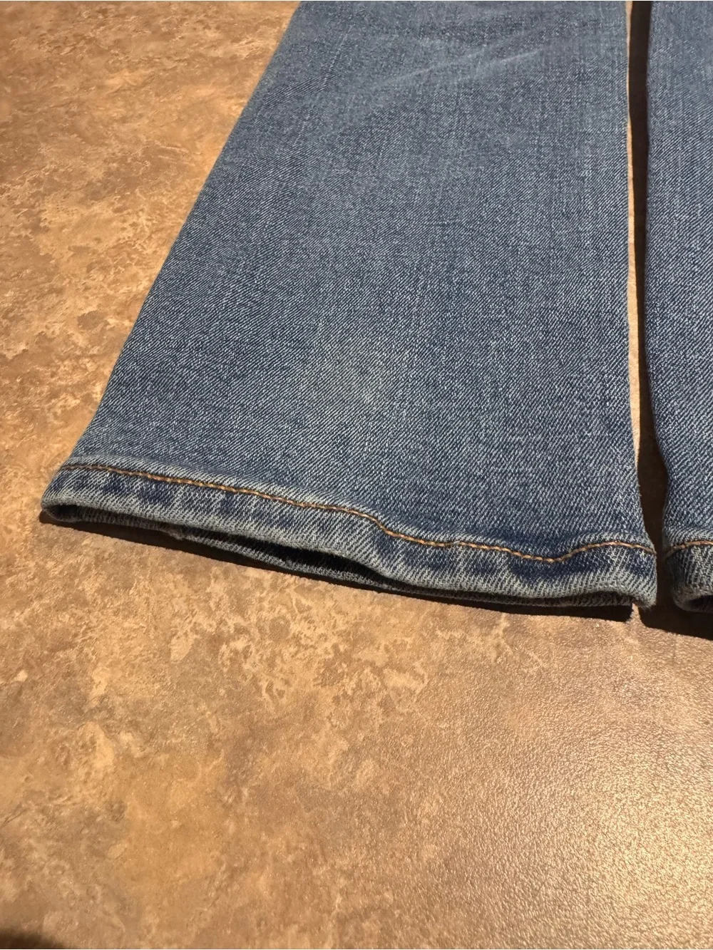 Classic Men's Blue Denim Jeans - Picture 10 of 11